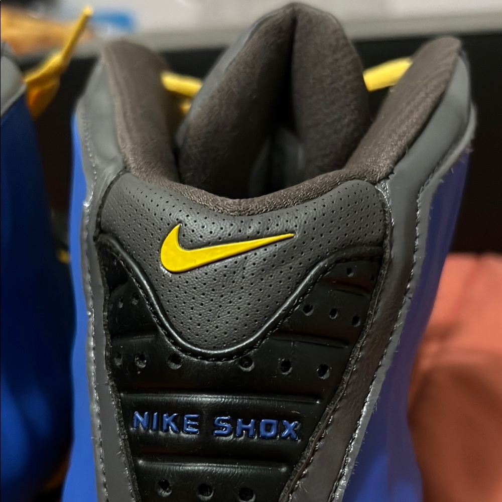 Nike Shox Sneakers - Picture 10 of 10